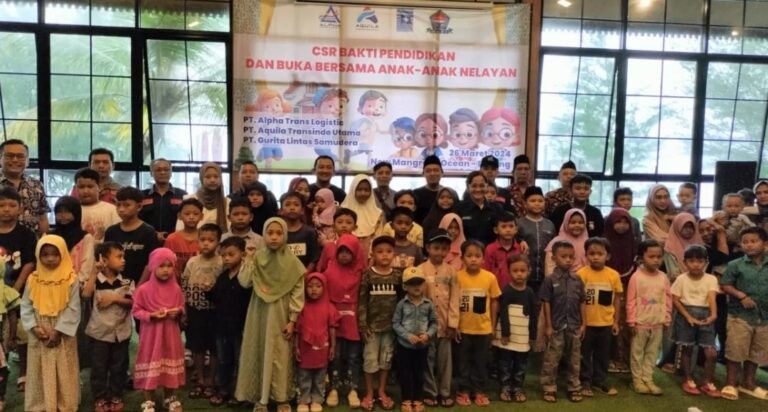 PT Aquila Transindo Utama, PT Alpha Trans Logistic, dan PT Gurita Lintas Samudera Berbagi Bakti Pendidikan dan Buka Puasa Bersama Anak-Anak Nelayan